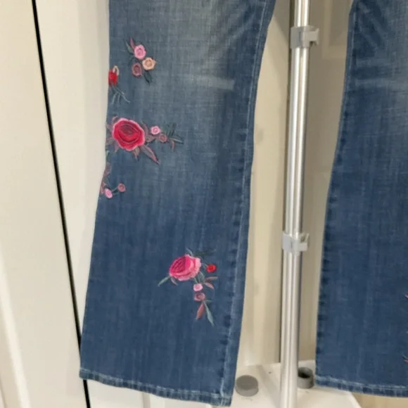 Laurie Felt - Picture 2 of 9